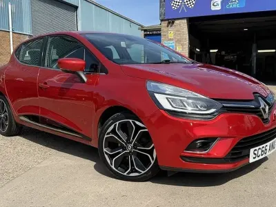 Used Renault Clio Dynamique 2016 Flame red Hatchback
