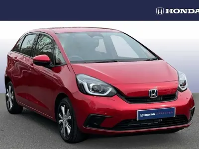 Begagnad Honda Jazz Hybrid 109 HK (80 kW) 2021 Röd Halvkombi