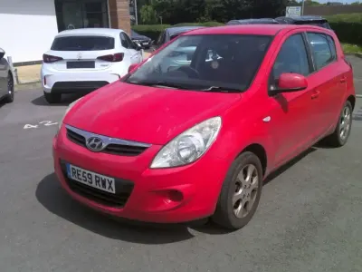 Käytetty Hyundai i20 Comfort 78 HP (57 kW) 2009 Punainen Viistoperä