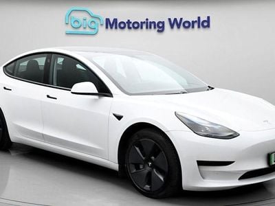 Używany Tesla Model 3 RWD 222 kW (302 KM) 2022 Biały Sedan/Limuzyna