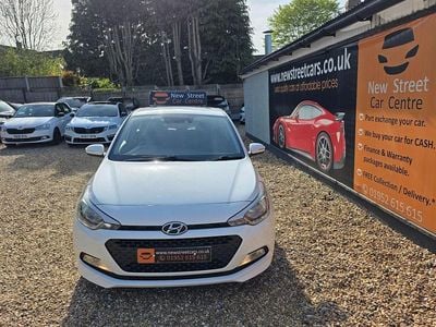 Used Hyundai i20 SE 84 HP (61 kW) 2017 White Hatchback