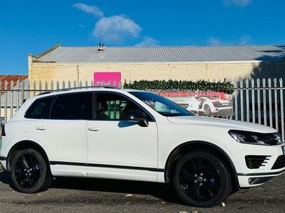 White Used 2015 VW Touareg R-line SUV | £10,995 (A bit pricey)