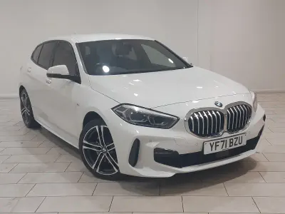 Używany BMW 118 M Sport 136 KM (100 kW) 2021 Biały Hatchback