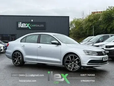 Usado VW Jetta SE 150 HP (110 kW) 2015 Prateado Sedan