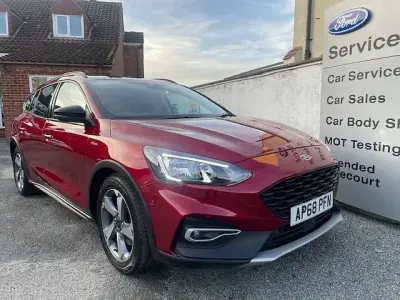 Käytetty Ford Focus Active 125 HP (91 kW) 2019 Punainen Farmari