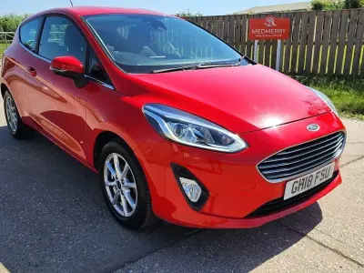 Used Ford Fiesta Zetec 70 HP (51 kW) 2018 Red Hatchback