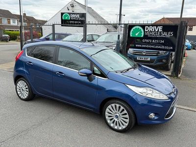 Begagnad Ford Fiesta Titanium 2010 Blå Halvkombi