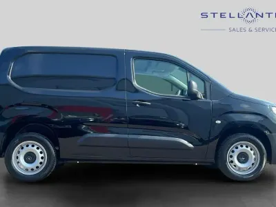 Used Citroën Berlingo 101 HP (74 kW) 2024 Black MPV