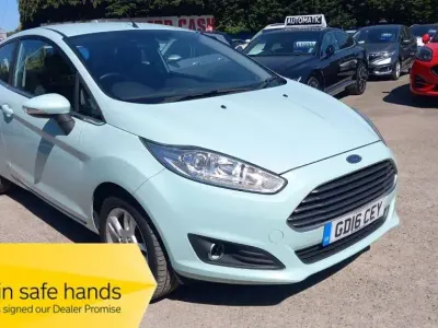 Usado Ford Fiesta Zetec 82 HP (60 kW) 2016 Verde Citadino