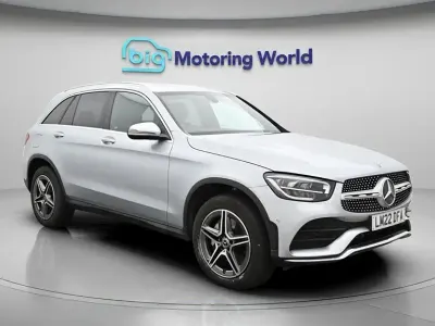 Begagnad Mercedes GLC300e AMG line 333 HK (244 kW) 2022 Silver SUV