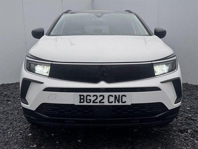 Used Vauxhall Grandland X SRi 130 HP (95 kW) 2022 White SUV