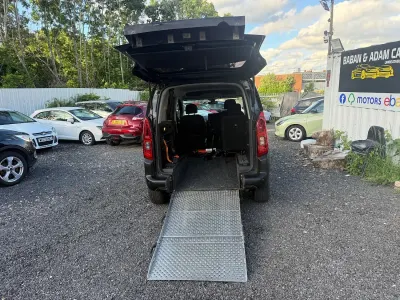 Used Citroën Berlingo Feel 130 HP (95 kW) 2023 Black MPV