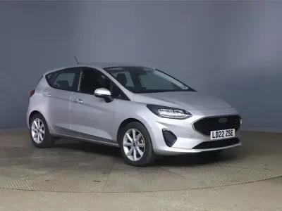 Używany Ford Fiesta Trend 100 KM (73 kW) 2022 Srebrny Hatchback