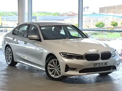 Usado BMW 330e Comfort Edition 292 HP (214 kW) 2021 Branco Sedan