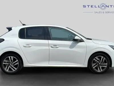 Used Peugeot 208 Allure Premium 99 HP (72 kW) 2021 White Hatchback
