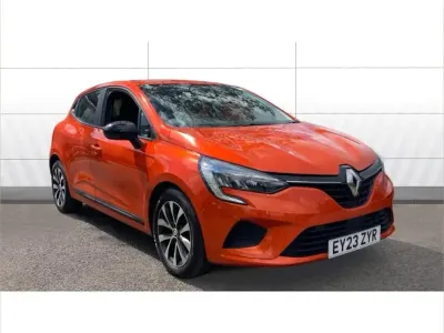 Begagnad Renault Clio V Evolution 88 HK (64 kW) 2023 Orange Halvkombi