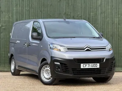 Begagnad Citroën Dispatch 2022 Grå Minibuss