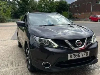 Used Nissan Qashqai N-Connecta 115 HP (84 kW) 2016 Black SUV