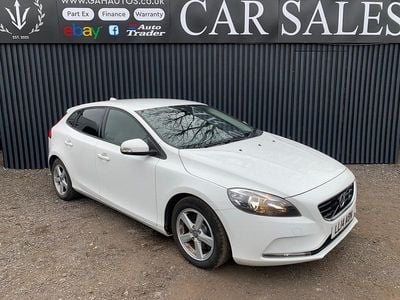 Used Volvo V40 115 HP (84 kW) 2014 White Hatchback