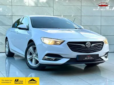 Used Vauxhall Insignia SRi 2017 White Hatchback