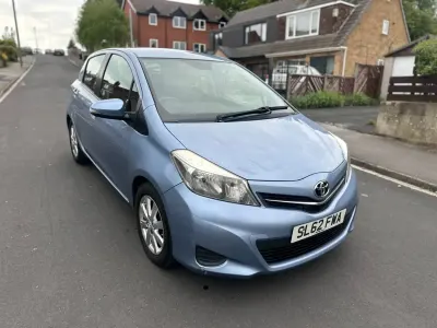 Begagnad Toyota Yaris 99 HK (72 kW) 2012 Blå Halvkombi