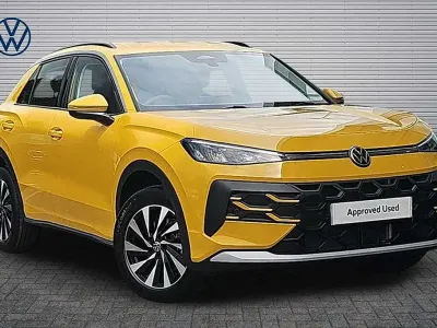 New VW T-Roc Life 148 HP (108 kW) 2026 Canary yellow SUV