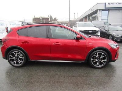 Begagnad Ford Focus Active X 125 HK (91 kW) 2022 Röd Halvkombi