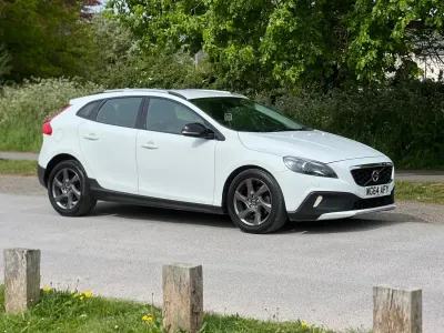 Begagnad Volvo V40 2014 Vit Halvkombi