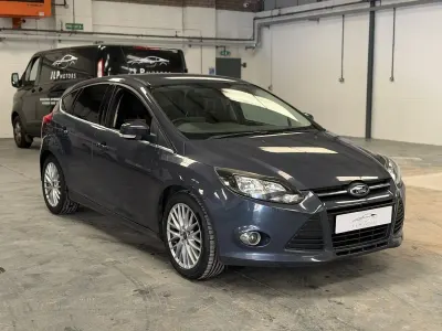 Used Ford Focus Zetec 105 HP (77 kW) 2014 Grey Hatchback