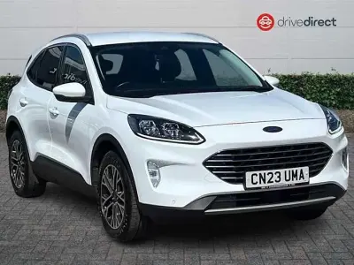 Usado Ford Kuga Titanium 150 HP (110 kW) 2023 Branco SUV