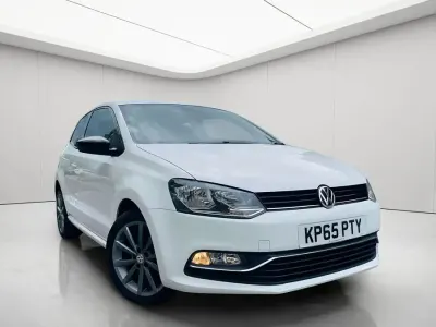 Used VW Polo Design 60 HP (44 kW) 2015 White Hatchback