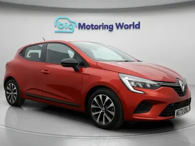 Używany Renault Clio V Evolution 90 KM (66 kW) 2023 Czerwony Hatchback