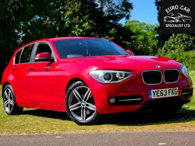 Begagnad BMW 120 Sport Line 2013 Röd Halvkombi