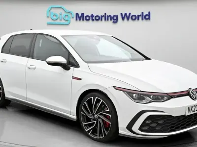 Używany VW Golf VIII GTI 245 KM (180 kW) 2023 Biały Hatchback