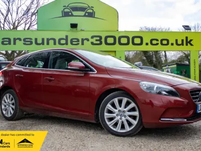 Käytetty Volvo V40 SE 115 HP (84 kW) 2014 Punainen Viistoperä