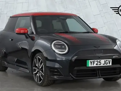 Usado Mini Cooper SE Hatch 158 kW (215 CV) 2025 Gris Utilitario