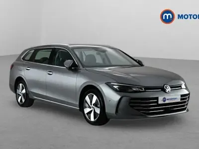 Usado VW Passat Life 204 HP (150 kW) 2025 Cinzento Carrinha