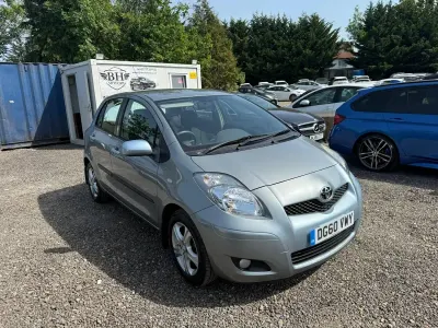 Used Toyota Yaris 87 HP (63 kW) 2010 Silver Hatchback
