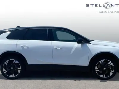 Used Vauxhall Grandland Ultimate 154 kW (210 HP) 2025 White SUV