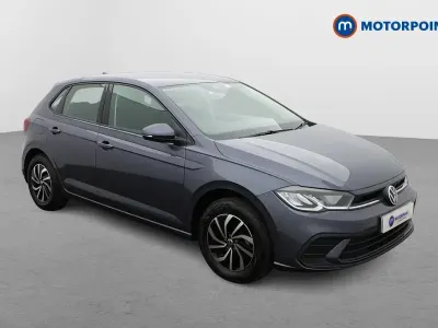 Begagnad VW Polo Life 2024 Grå Halvkombi
