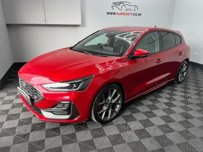 Used Ford Focus ST 280 HP (205 kW) 2022 Red Hatchback