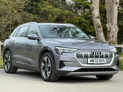 Usado Audi e-tron Sport 230 kW (313 HP) 2020 Cinzento SUV