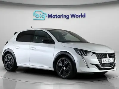 Used Peugeot 208 GT 100 HP (73 kW) 2022 White Hatchback