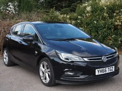 Used Vauxhall Astra SRi 100 HP (73 kW) 2016 Black Hatchback