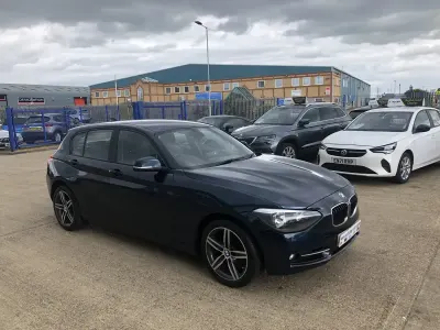 Usado BMW 118 Sport Line 2015 Azul Citadino