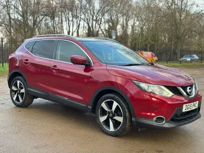 Używany Nissan Qashqai N-TEC 115 KM (84 kW) 2015 Czerwony SUV