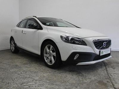 Used Volvo V40 2015 White Hatchback