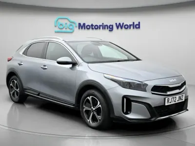 Usado Kia XCeed 141 HP (103 kW) 2022 Prateado SUV