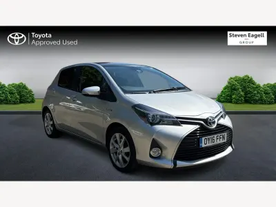 Used Toyota Yaris 100 HP (73 kW) 2016 Silver Hatchback
