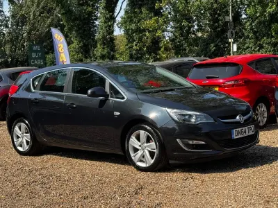 Used Vauxhall Astra SRi 140 HP (102 kW) 2014 Black Hatchback